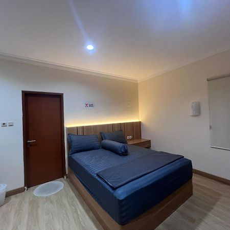 wisma delapan RedPartner Yakarta Exterior foto