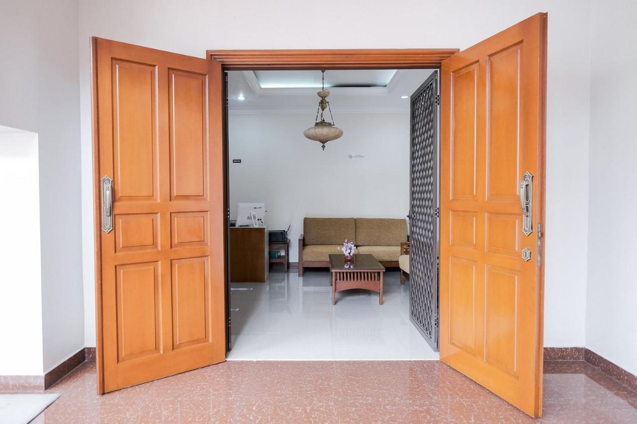 wisma delapan RedPartner Yakarta Exterior foto