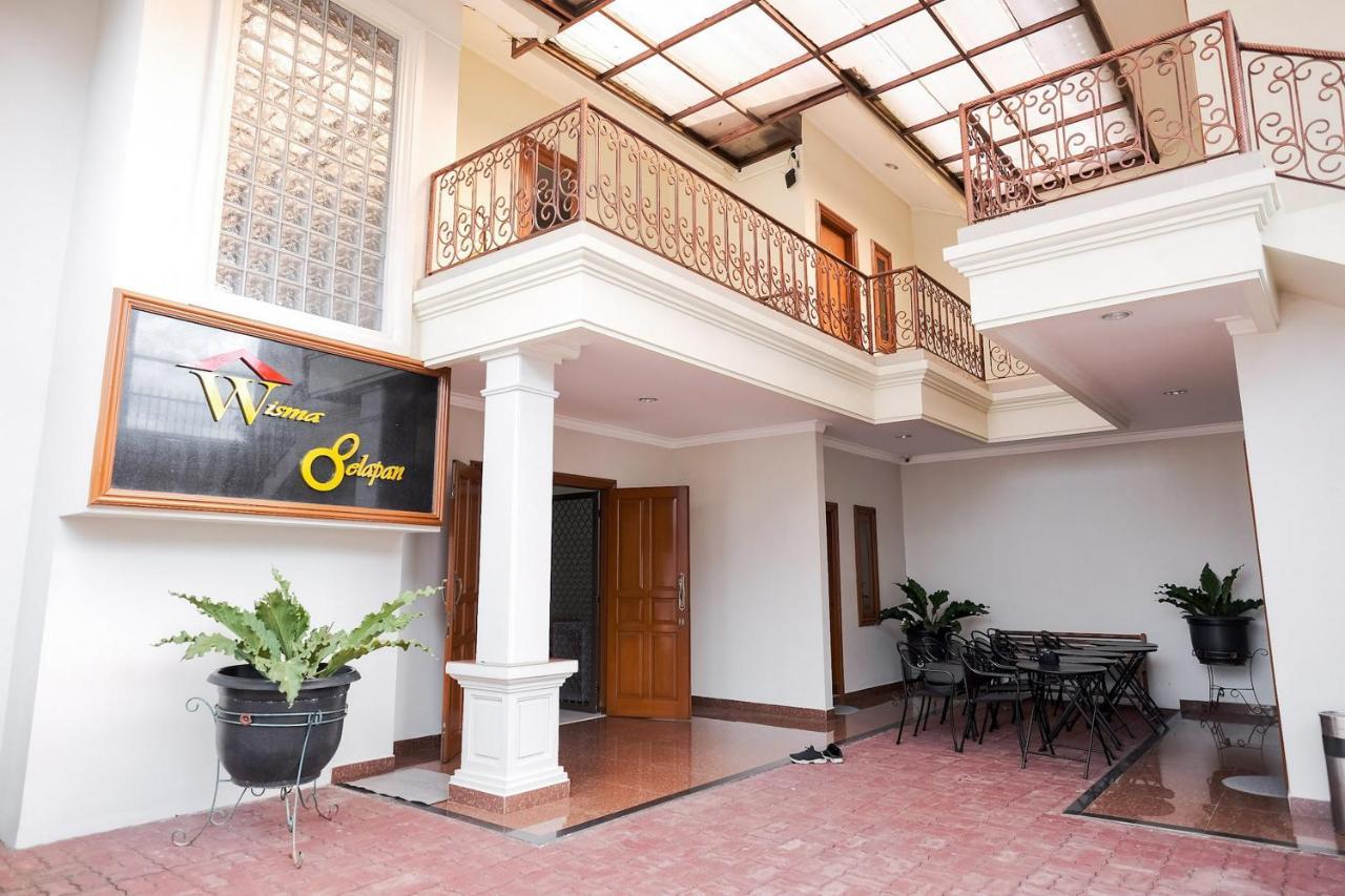 wisma delapan RedPartner Yakarta Exterior foto