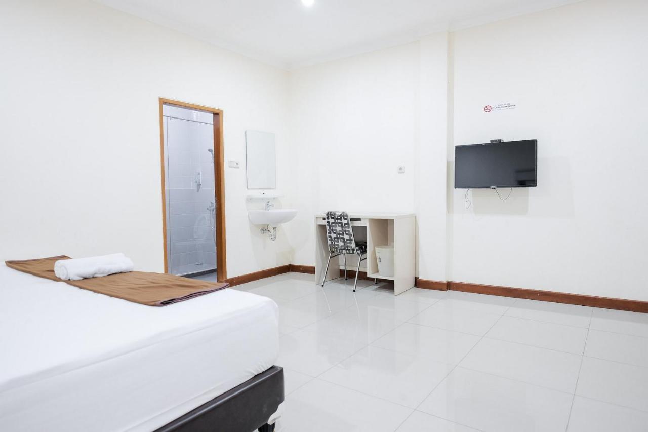 wisma delapan RedPartner Yakarta Exterior foto